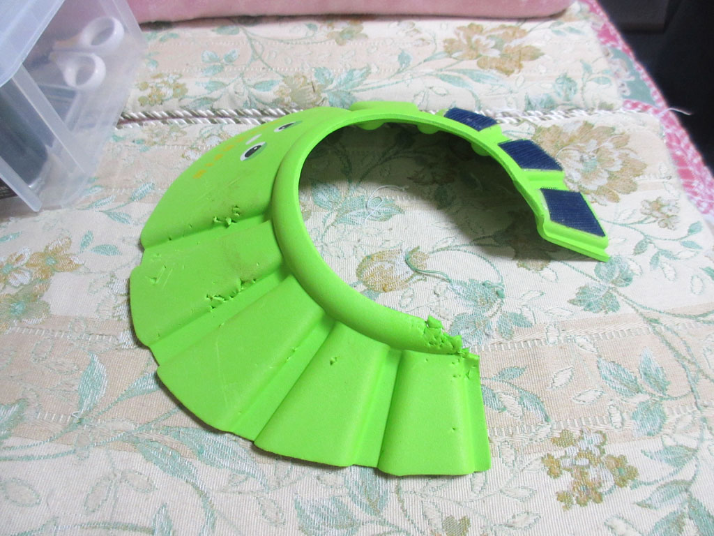 シャンプーハットのエリザベスカラー。