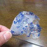 シリカゲルの袋。